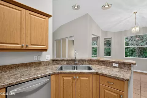 Kitchen - 86 Saddlers Run, Ormond Beach, FL 32174 photo 6 of 8