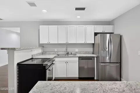 Kitchen - 87 Seton Trl, Ormond Beach, FL 32176 photo 3 of 4