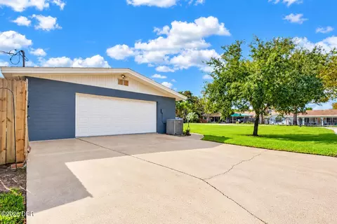 Exterior - 87 Seton Trl, Ormond Beach, FL 32176 photo 2 of 27