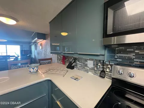 Kitchen - 2294 Ocean Shore Blvd, Ormond Beach, FL 32176 photo 4 of 6