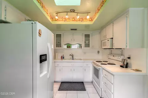 Kitchen - 1 Alicen Ct, Ormond Beach, FL 32174 photo 2 of 4