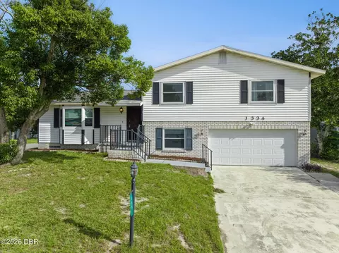 1334 S Paradise Ln, Daytona Beach, FL 32119