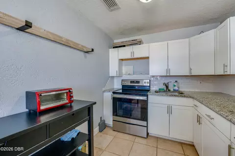 Kitchen - 34 River Dr, Ormond Beach, FL 32176 photo 2 of 2