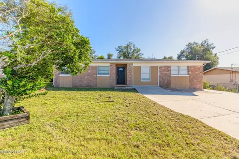 228 E Holly Dr, Orange City, FL 32763