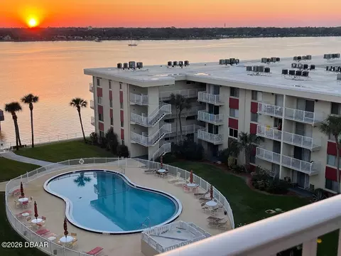 2711 N Halifax Ave, Daytona Beach, FL 32118