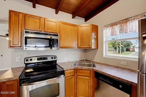 Kitchen - 114 Lynnhurst Dr, Ormond Beach, FL 32176 photo 4 of 4