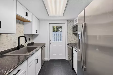 Kitchen - 208 Timberline Trl, Ormond Beach, FL 32174 photo 1 of 6