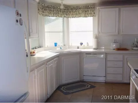 602 Charter Ln, Edgewater, FL 32141 photo 2