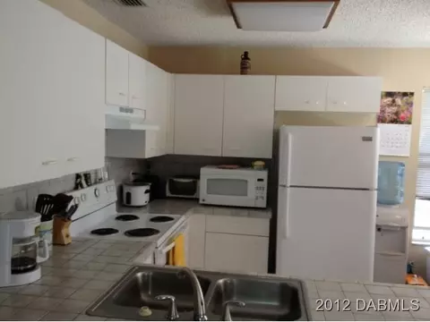 32 Capistrano Dr, Ormond Beach, FL 32176 photo 4