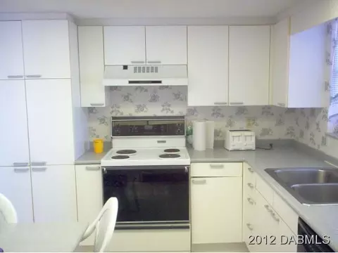 198 Ocean Ter, Ormond Beach, FL 32176 photo 9
