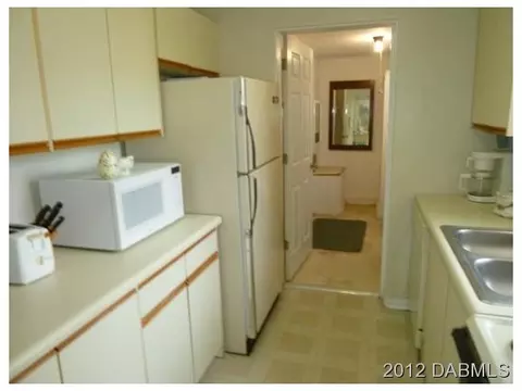 37 Seabreeze Dr, Ormond Beach, FL 32176 photo 4