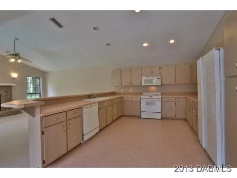 637 Riverside Dr, Ormond Beach, FL 32176 photo 5