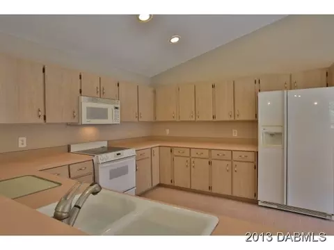 637 Riverside Dr, Ormond Beach, FL 32176 photo 6