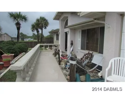 1 Sandra Dr, Ormond Beach, FL 32176 photo 2