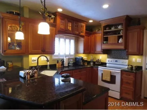 627 Riverside Dr, Ormond Beach, FL 32176 photo 4