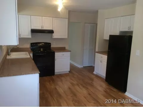 230 Coventry Ct, Ormond Beach, FL 32174 photo 5
