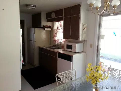 107 Riverview Dr, Edgewater, FL 32132 photo 4