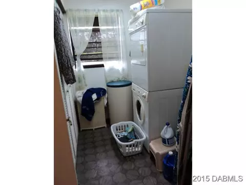 402 Wildwood Dr, Edgewater, FL 32132 photo 11