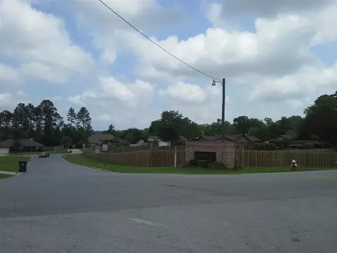 1652 Eagle St, Cantonment, FL 32533 photo 2