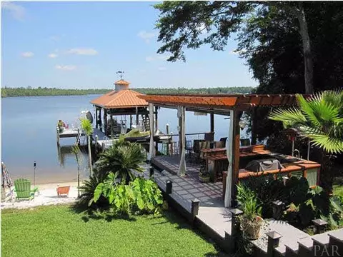 7464 Lakeside Dr, Milton, FL 32583 photo 2