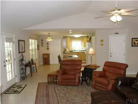 2153 Mykell Dr, Milton, FL 32583 photo 6