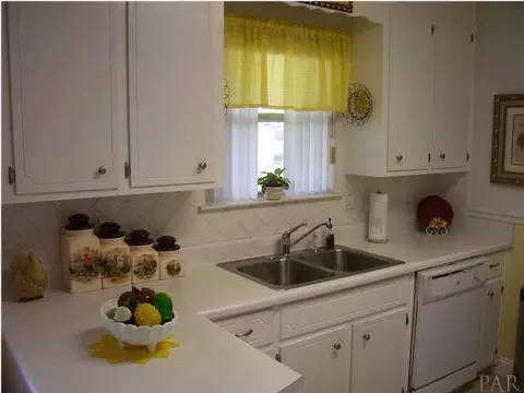 2152 Parker Rd, Cantonment, FL 32533 photo 6