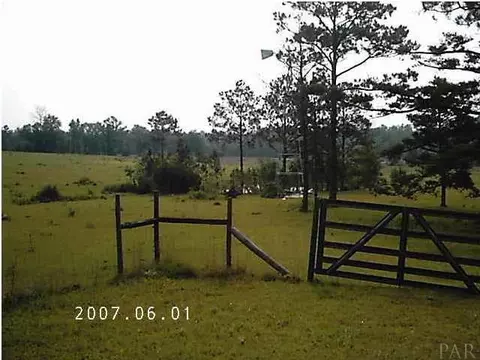 20 Black Rd, Mcdavid, FL 32568 photo 1