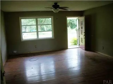 555 Cedar Tree Ln, Cantonment, FL 32533 photo 2