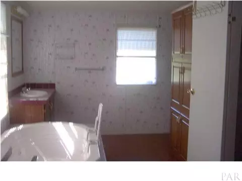5554 Schmidt Rd, Milton, FL 32570 photo 9