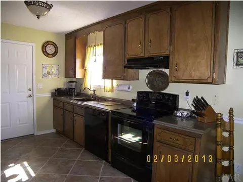 5762 Eagle Dr, Milton, FL 32570 photo 2