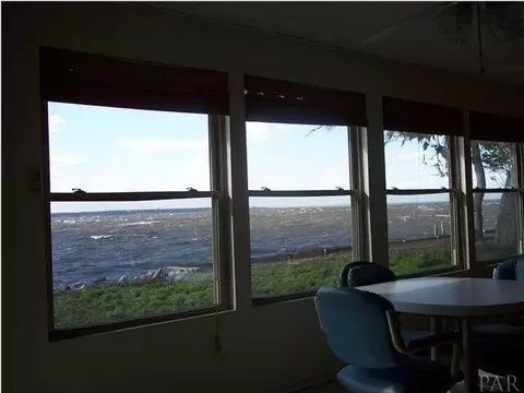 281 S Garcon Point Rd, Milton, FL 32583 photo 9