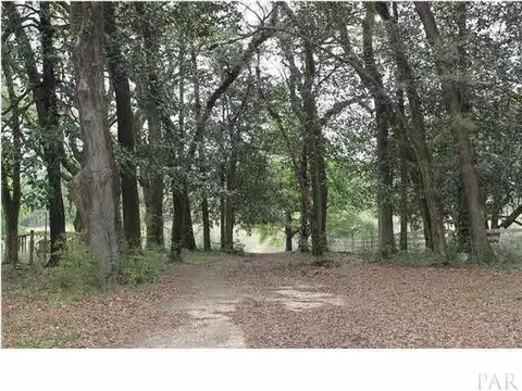 800 Westmoreland Ln, Cantonment, FL 32533 photo 2