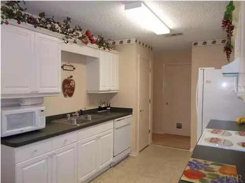 5474 Chantilly Cir, Milton, FL 32583 photo 4