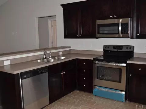 5018 Covenant Cir, Pace, FL 32571 photo 8