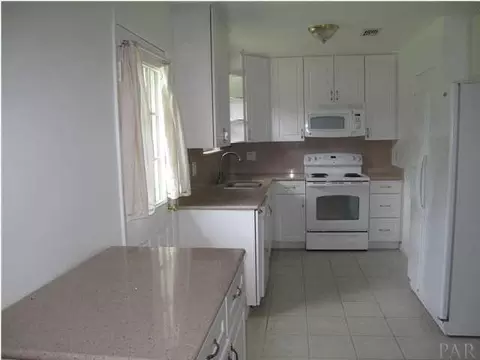1408 Moonlight Dr, Cantonment, FL 32533 photo 4