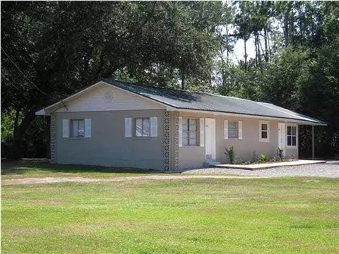 3232 Glade Dr, Milton, FL 32583 photo 1