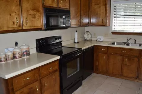5924 Castle Dr, Milton, FL 32570 photo 9