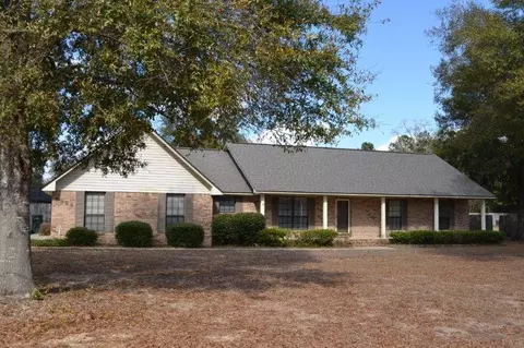 5924 Castle Dr, Milton, FL 32570 photo 1