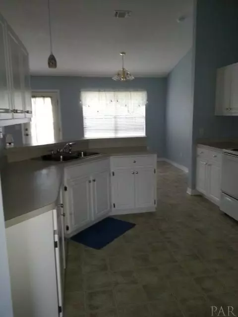 1927 Commodore Dr, Navarre, FL 32566 photo 4