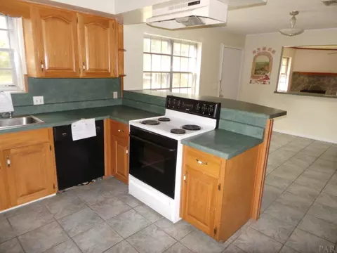 6458 Oakcrest Rd, Milton, FL 32570 photo 9