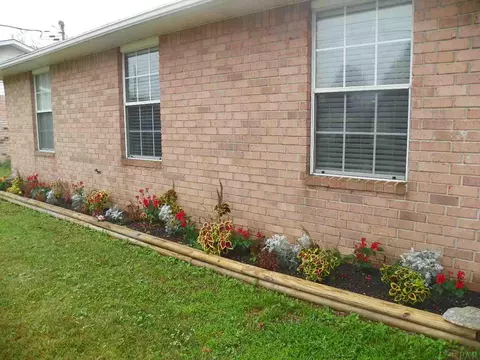 5583 Chantilly Cir, Milton, FL 32583 photo 2