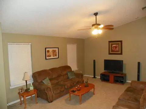 5583 Chantilly Cir, Milton, FL 32583 photo 4
