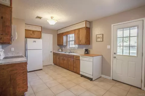5718 Doris St, Milton, FL 32570 photo 4