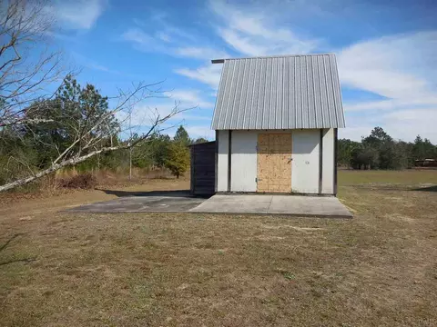 4748 Douglas Dr, Milton, FL 32583 photo 2