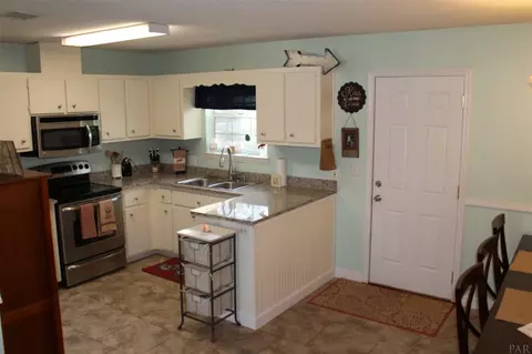 5863 Locust St, Milton, FL 32570 photo 13