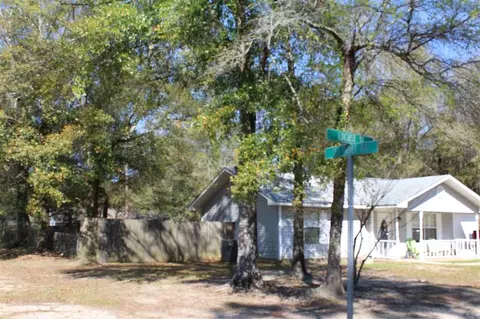 5863 Locust St, Milton, FL 32570 photo 7