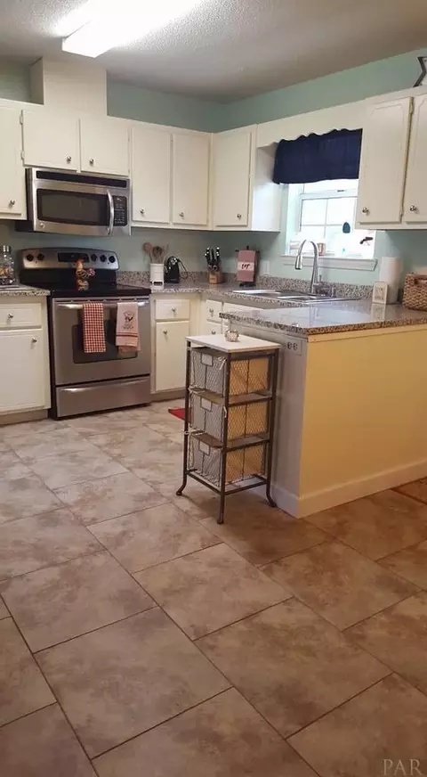 5863 Locust St, Milton, FL 32570 photo 3