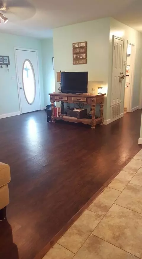 5863 Locust St, Milton, FL 32570 photo 4