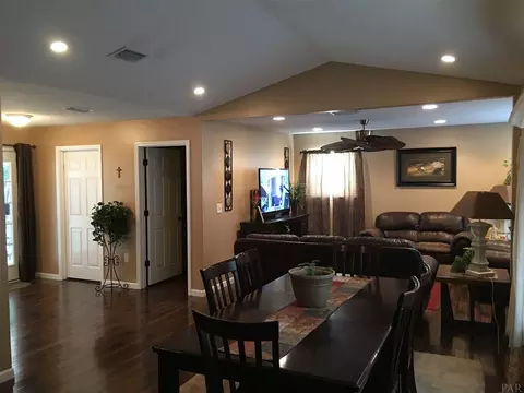 6209 Mohawk Trl, Milton, FL 32583 photo 2