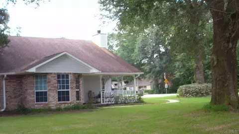 5351 Hamilton Ln, Pace, FL 32571 photo 2